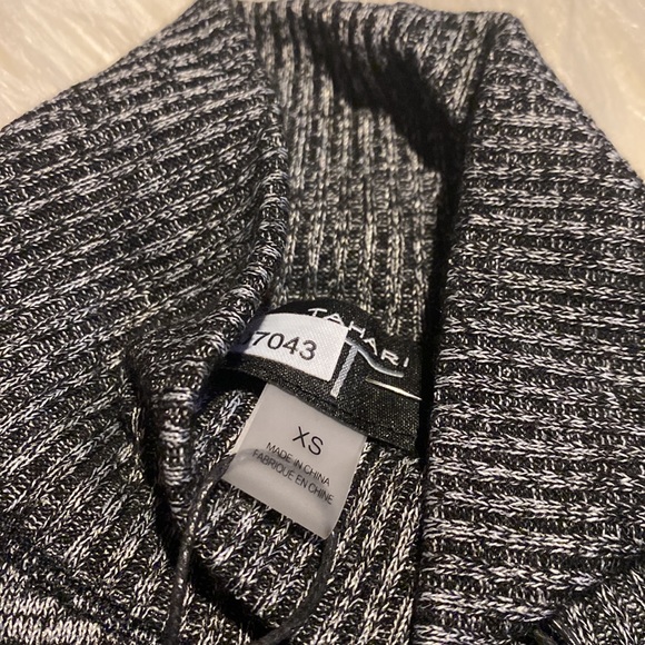 Tahari Women’s Size xsmall Loose Fit Turtle Neck Sweater Black space dye NWT - Picture 4 of 5